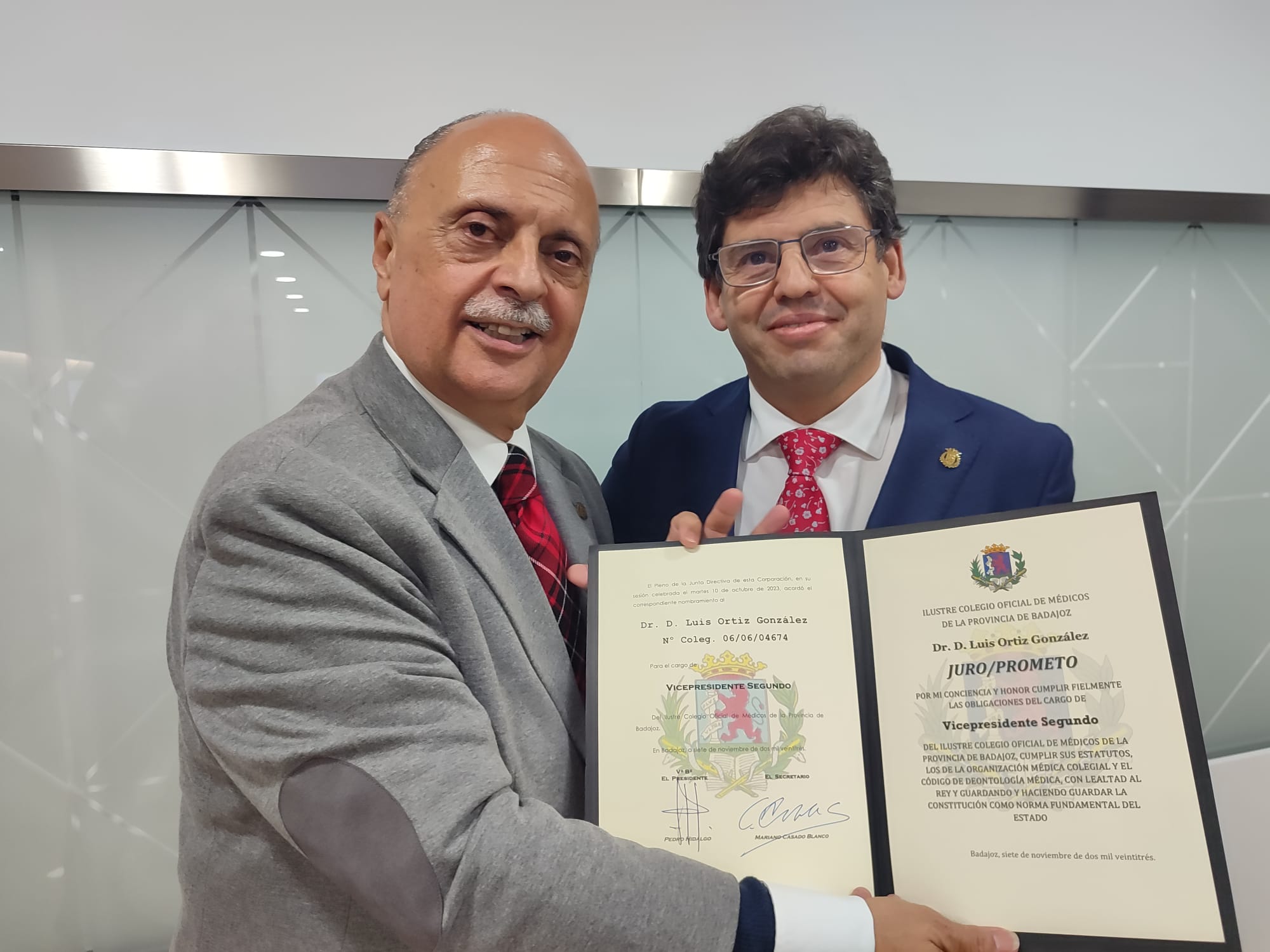 El Dr. Pedro Hidalgo junto al Dr. Luis Ortiz