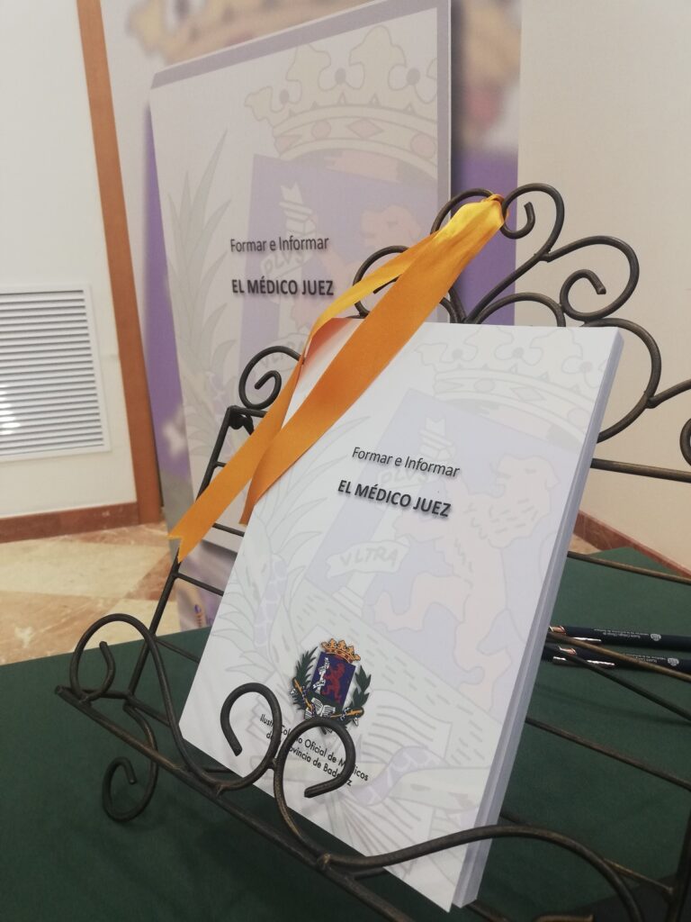 El Colegio de Médicos de Badajoz presenta su libro ‘El médico juez’ 2 Imagen de WhatsApp 2023 11 13 a las 18.48.16 e8667007