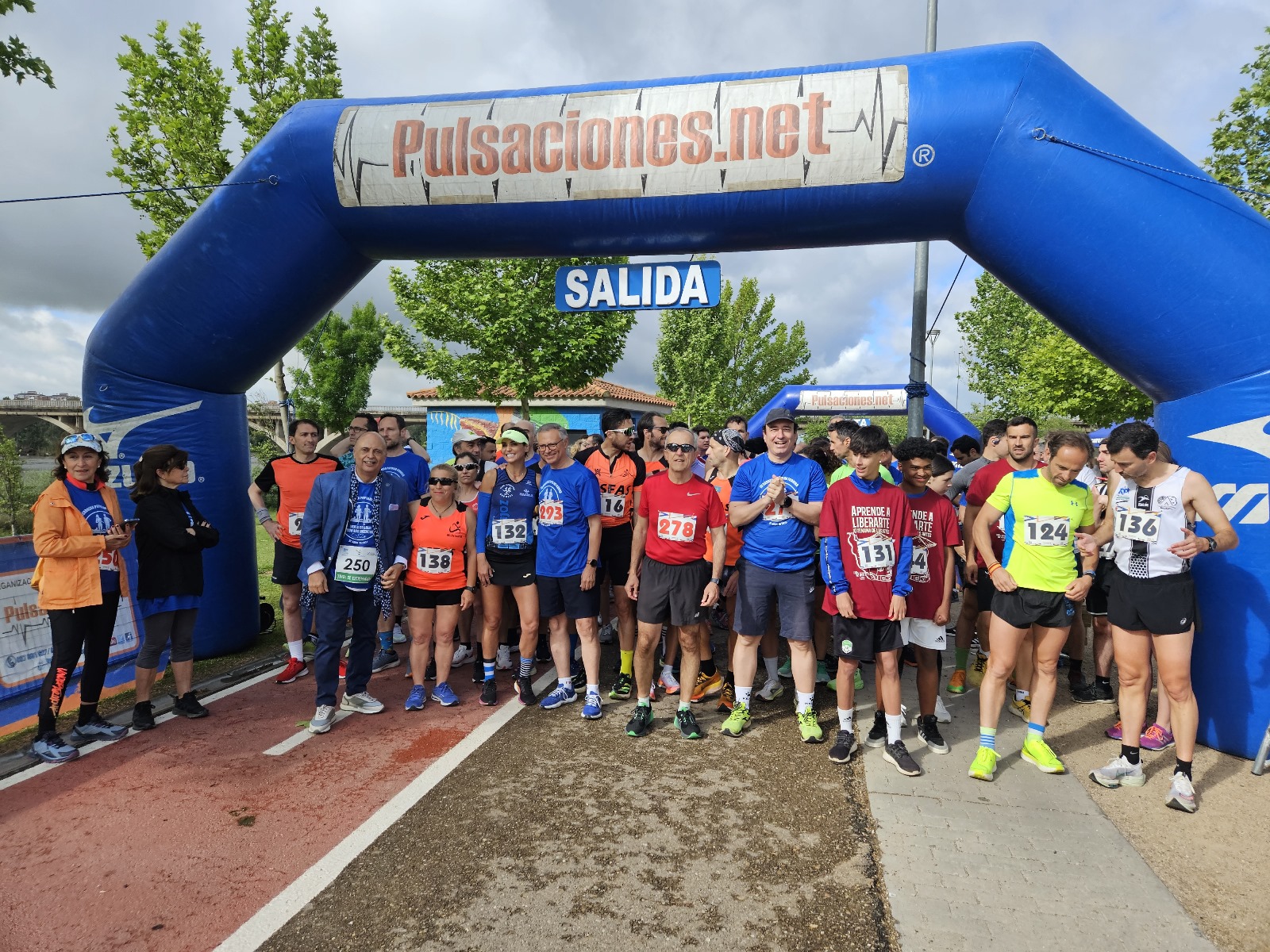 Más de doscientos colegiados y pacientes participan en la carrera popular del Colegio de Médicos de Badajoz