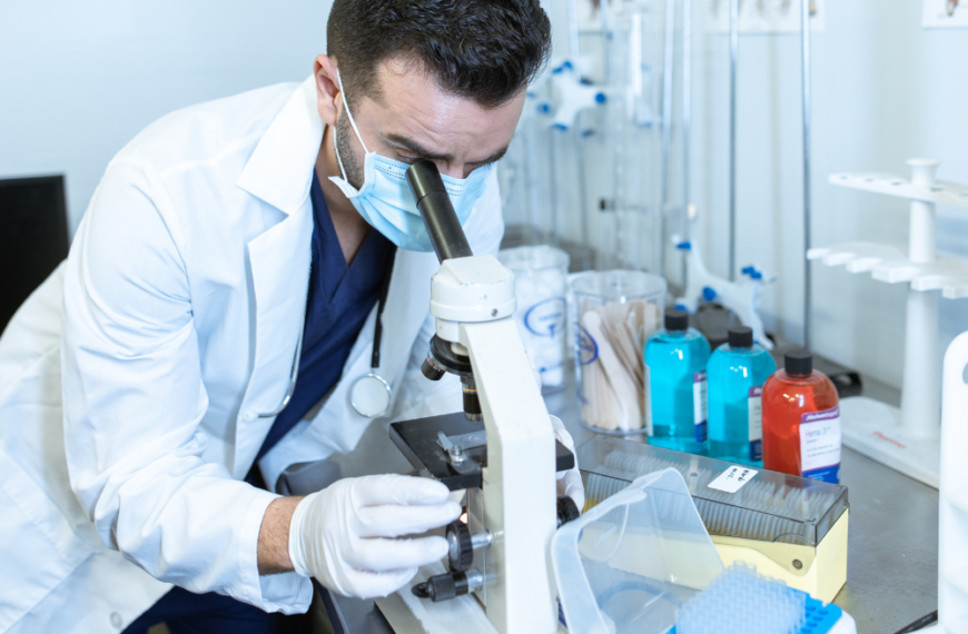 Investigadores en cáncer piden la creación de la figura de médico-investigador en el SNS para beneficiar a los pacientes