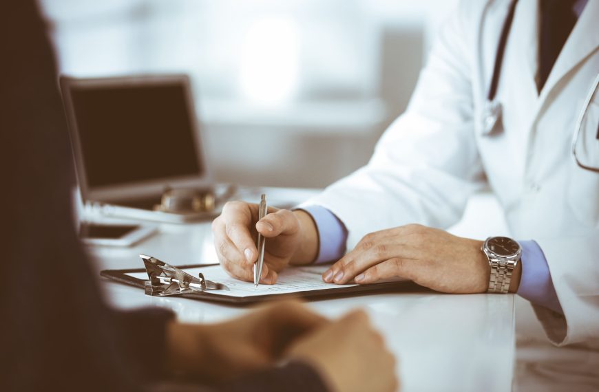 RECOMENDACIONES DE LA OMC SOBRE CONTRATOS MERCANTILES EN EL EJERCICIO PRIVADO DE LA MEDICINA